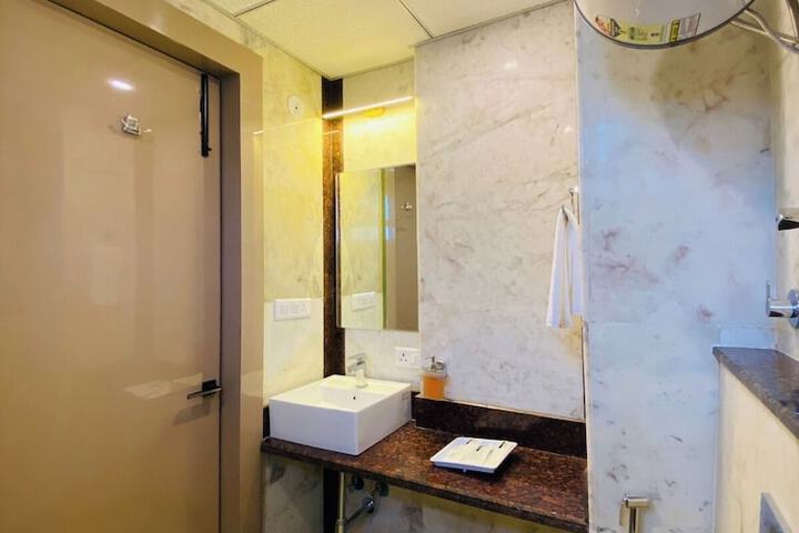Room 8 of 10