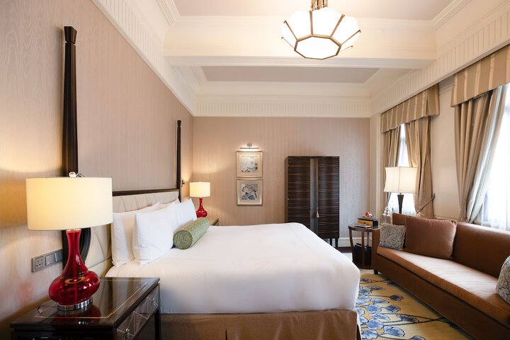 Room 44 of 182