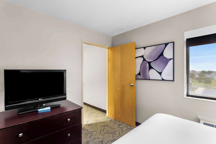 2 Queen Beds Microfridge Krgmkr Full Breakfast (14 of 14)