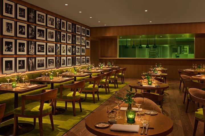 Dining 52 of 82