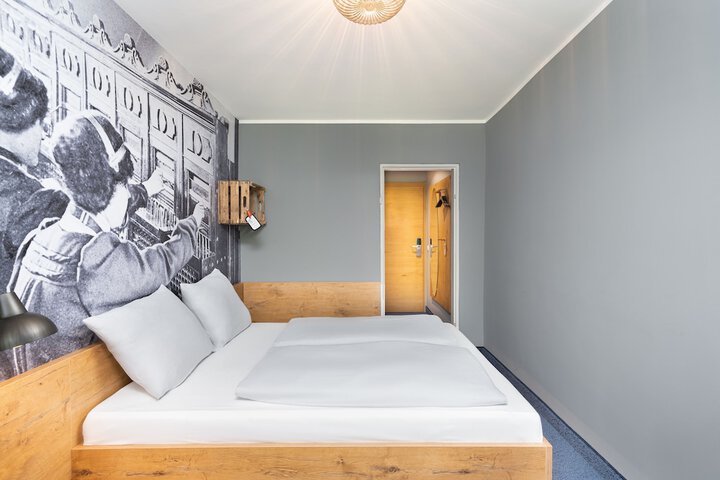 Room 44 of 84