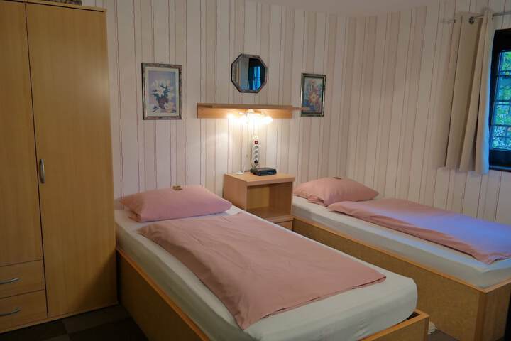 Room 7 of 34