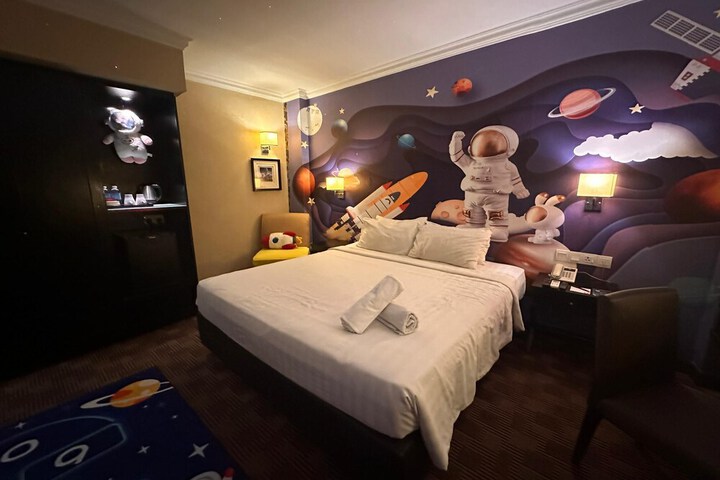 Room 16 of 97
