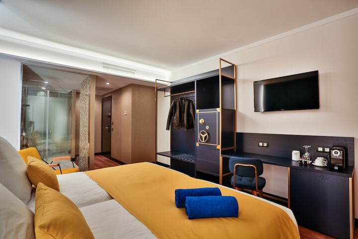 Room 10 of 65