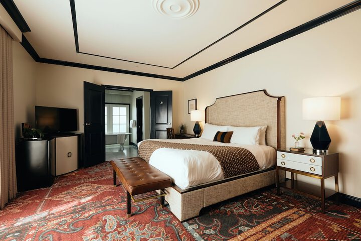 Standard | King Bed (3 of 18)