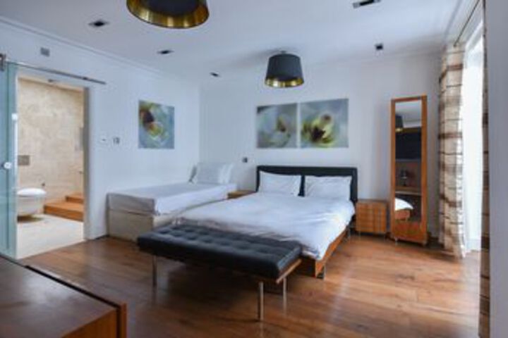 Room 7 of 27