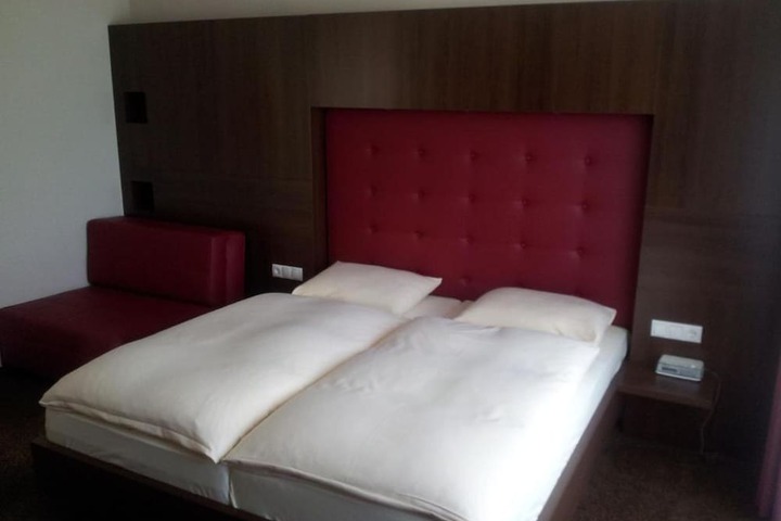 Room 5 of 32