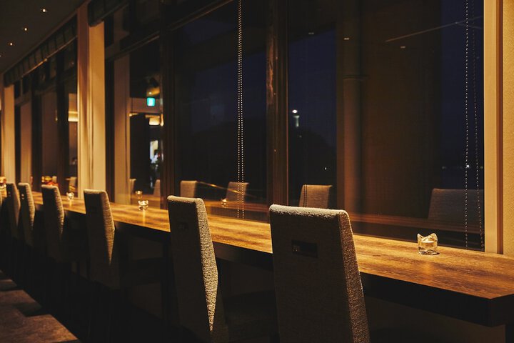 Lounge 35 of 58