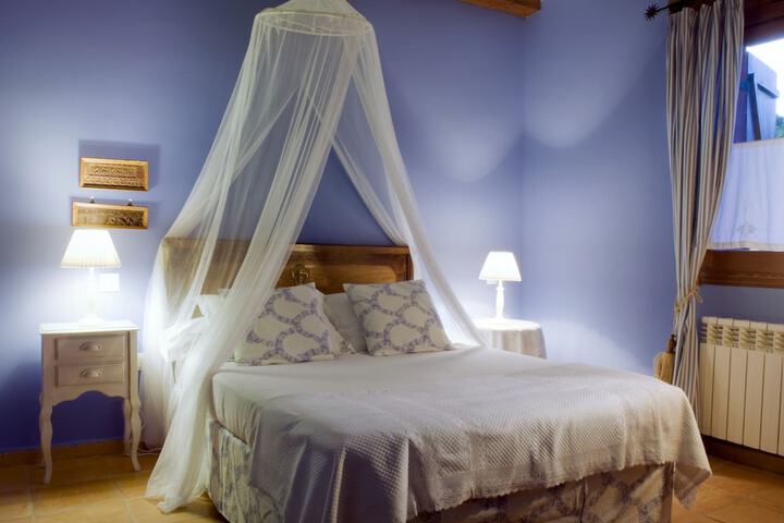 Room 2 of 36
