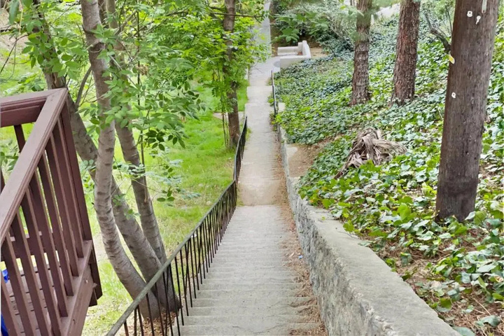 Image of Secret Stairs Apt Hollywood Hills