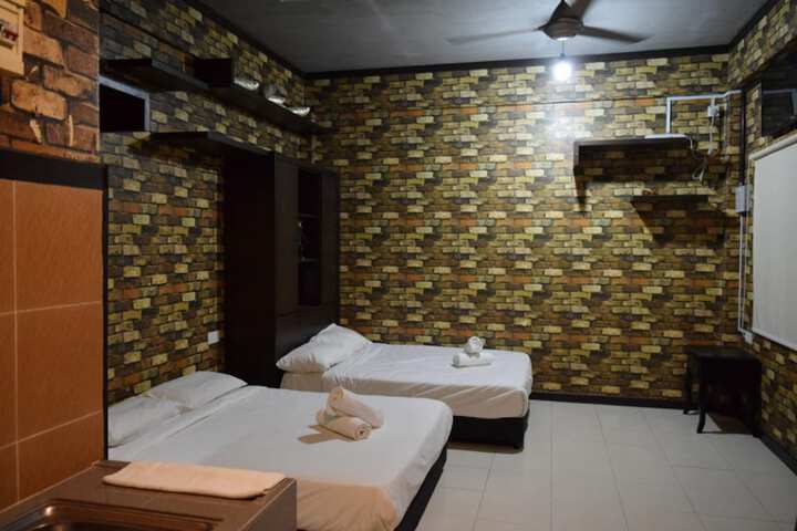 Room 10 of 26