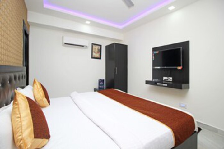 Room 5 of 20