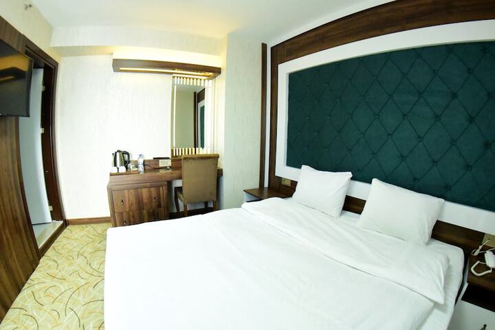 Room 10 of 17