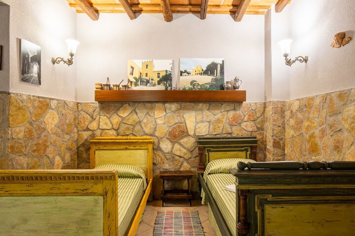 Room 7 of 62