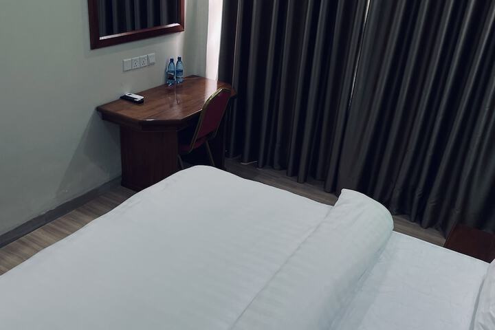Room 9 of 38