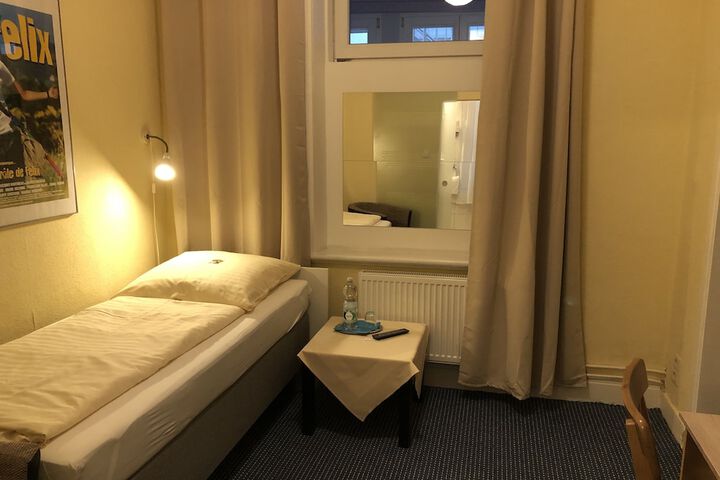 Room 14 of 28