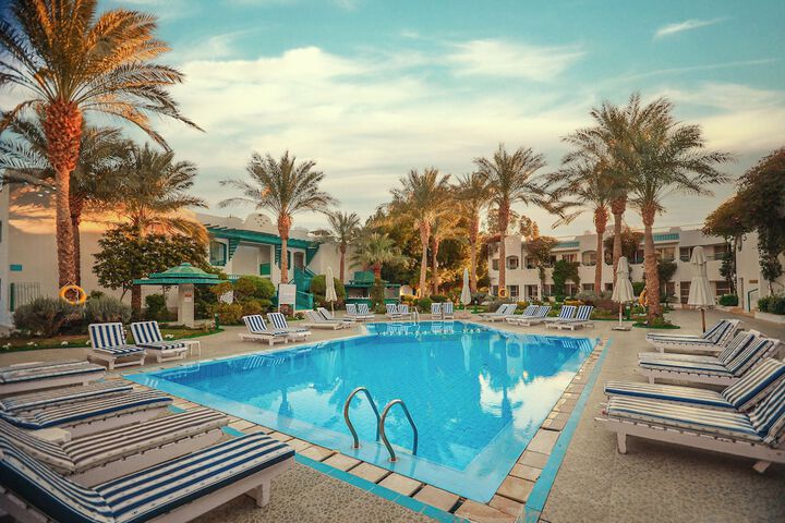 Pool 44 of 82