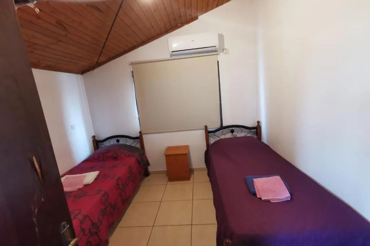 Room 2 of 10