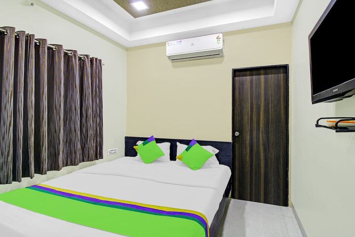 Room 5 of 28