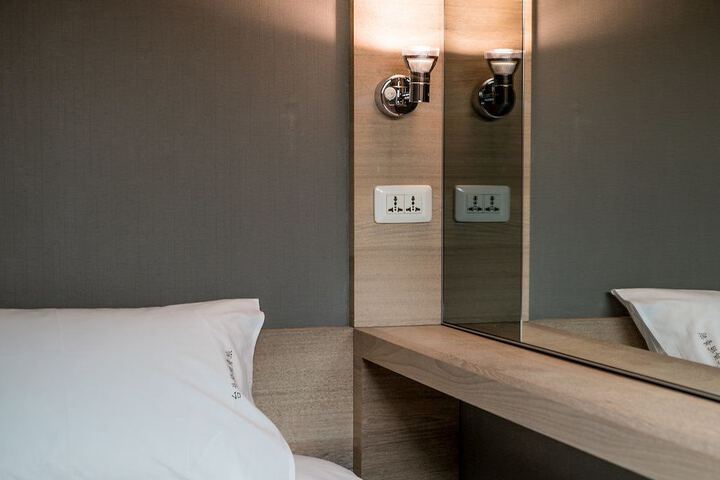 Room 9 of 60