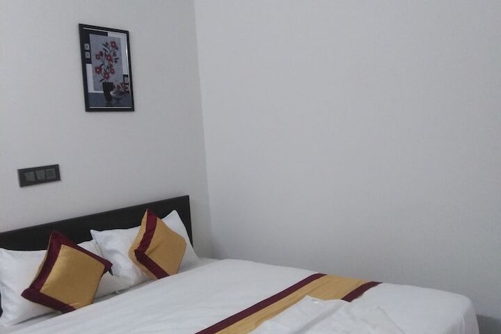 Room 5 of 15