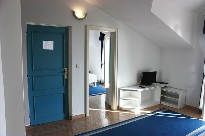 Room 53 of 92