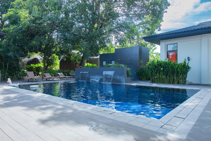 Pool 24 of 34