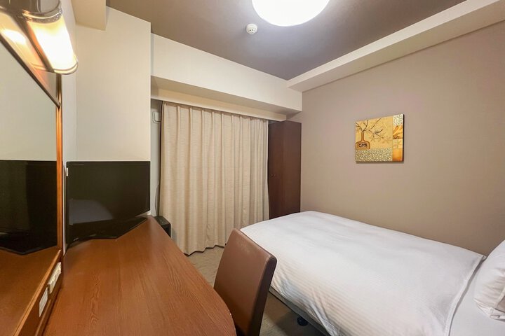 Room 8 of 30