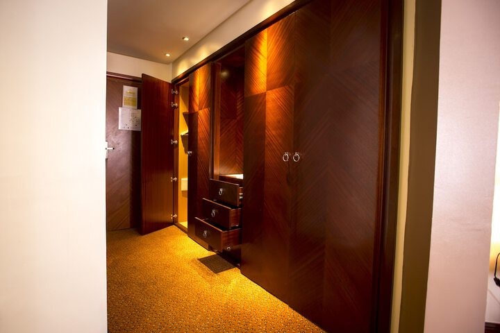 Room 15 of 60