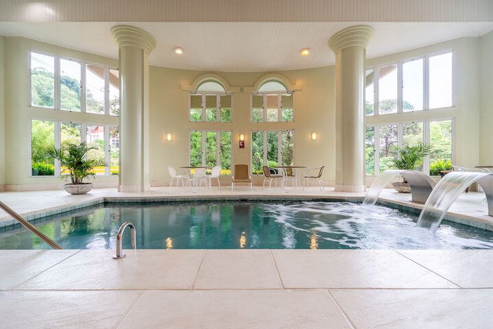 Hotel Pool