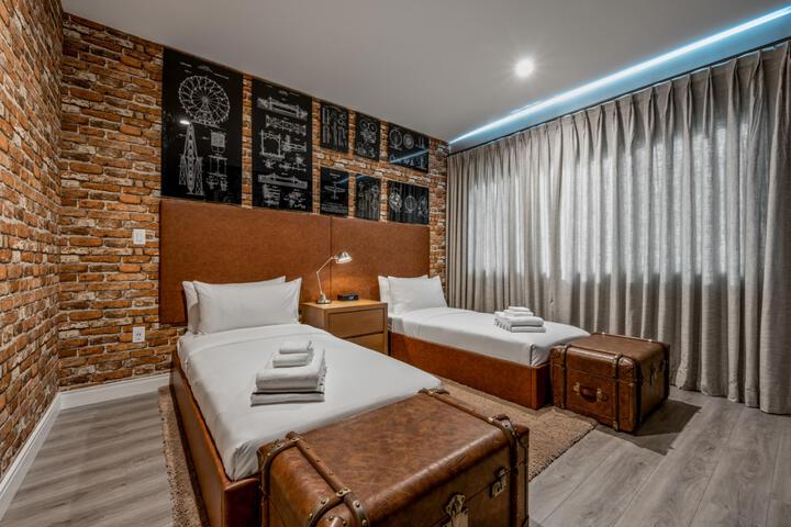 Room 10 of 44