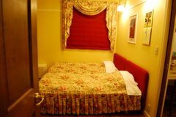 Room 2 of 5