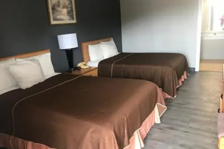 Room 6 of 9
