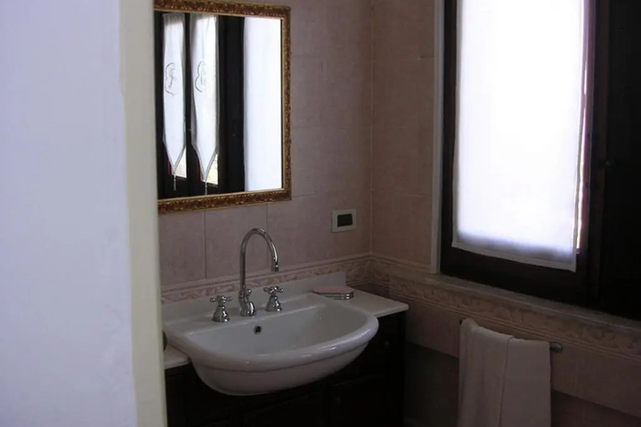 Room 5 of 5