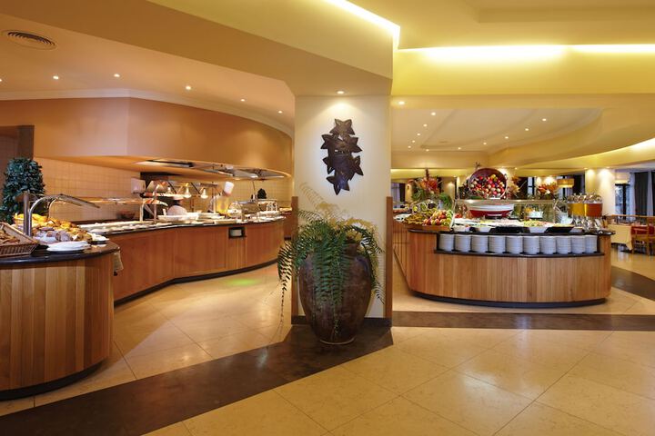 Dining 54 of 64