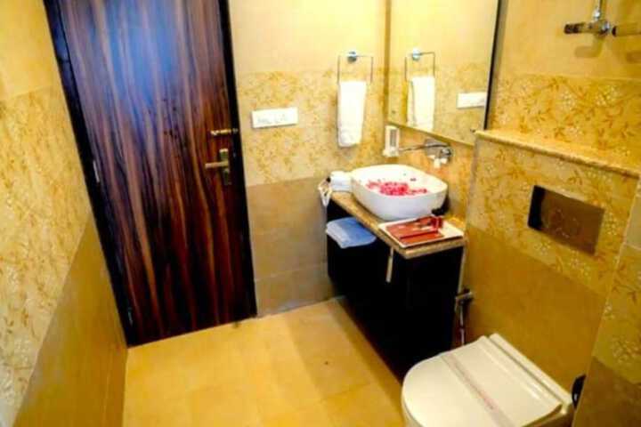 Room 18 of 28