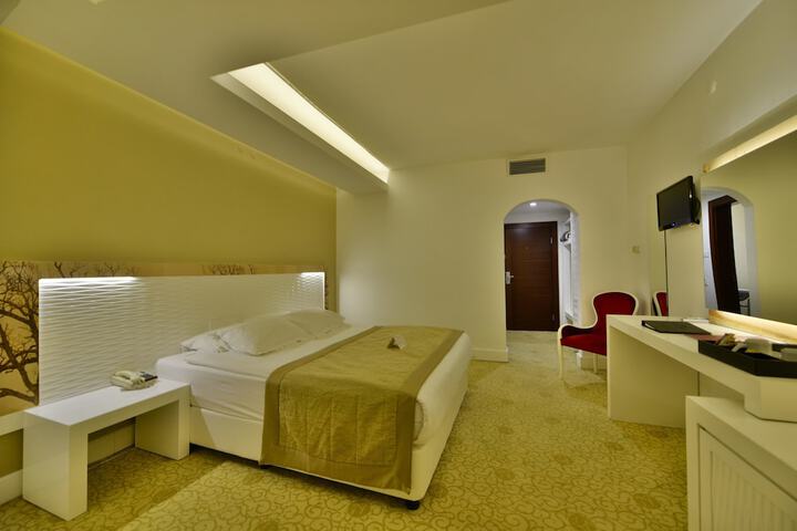 Room 4 of 43