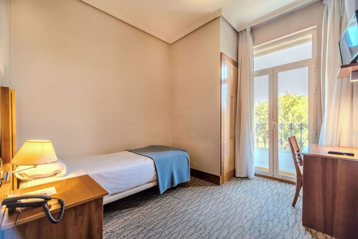 Room 20 of 99