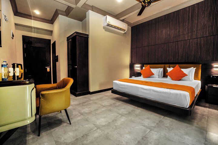Room 4 of 34