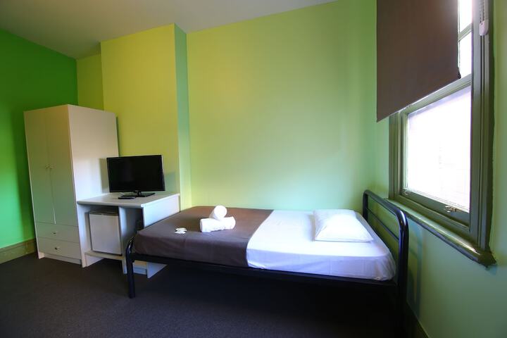 Room 6 of 44