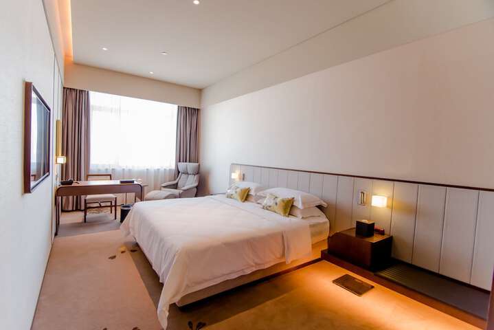 Room 3 of 40
