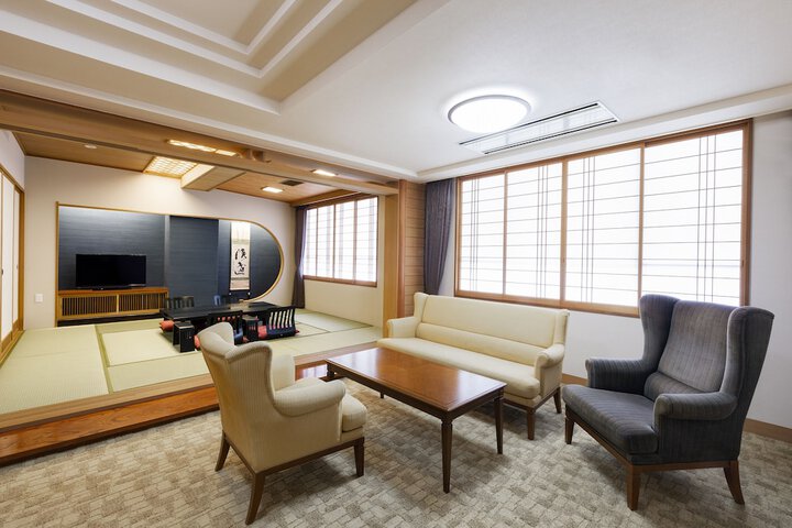 Room 27 of 103
