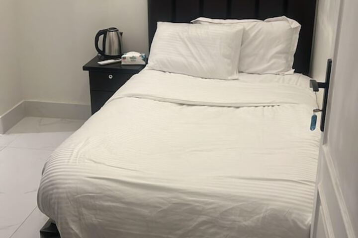 Room 6 of 13