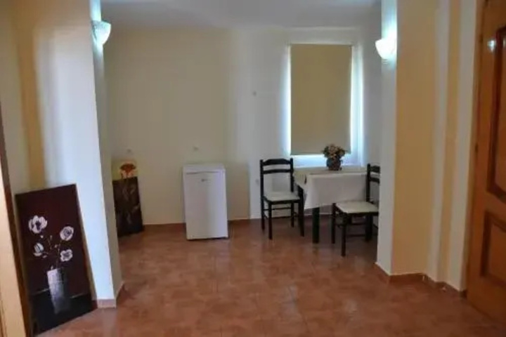 Room 9 of 12
