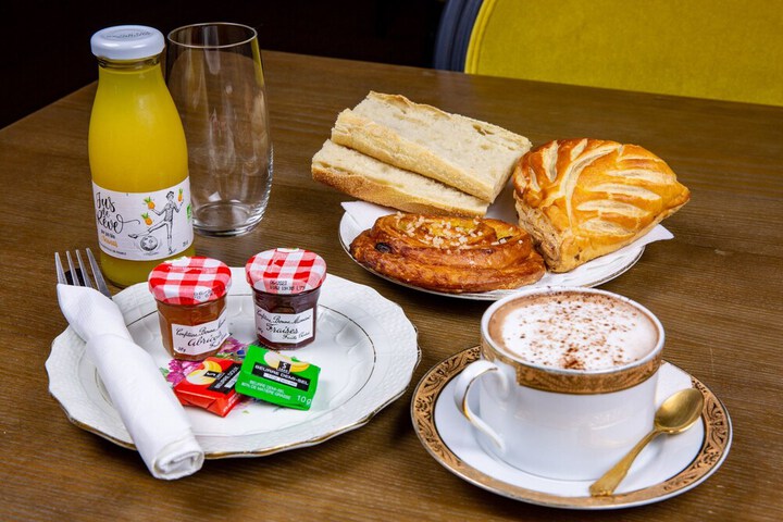 Breakfast/Coffee Service 67 of 80