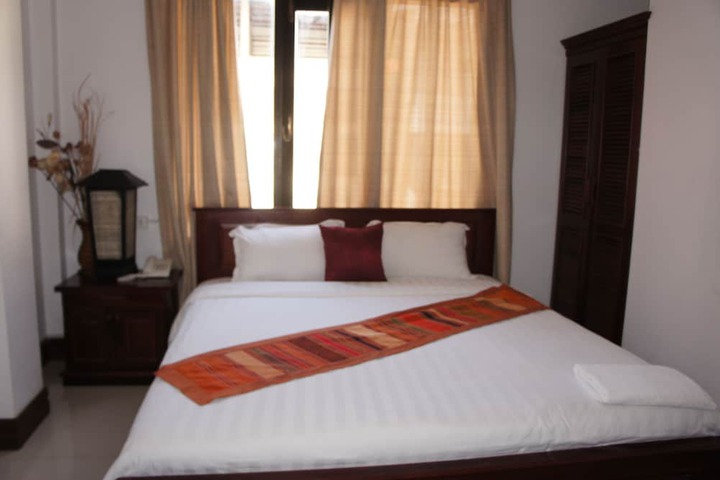 Room 9 of 33