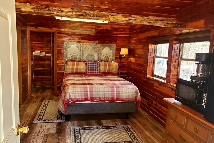 Room 4 of 99