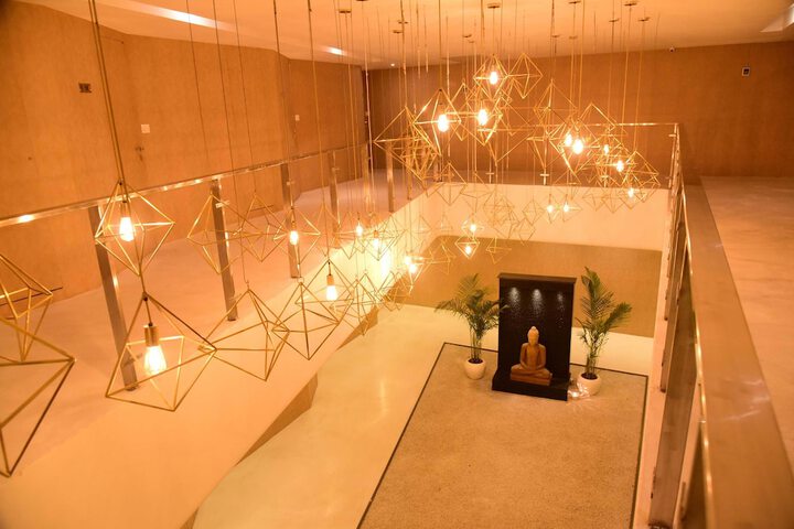 Ballroom/Hall 12 of 14