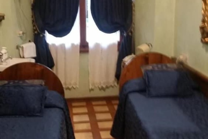 Room 30 of 53