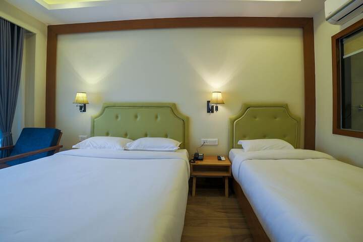 Room 14 of 100